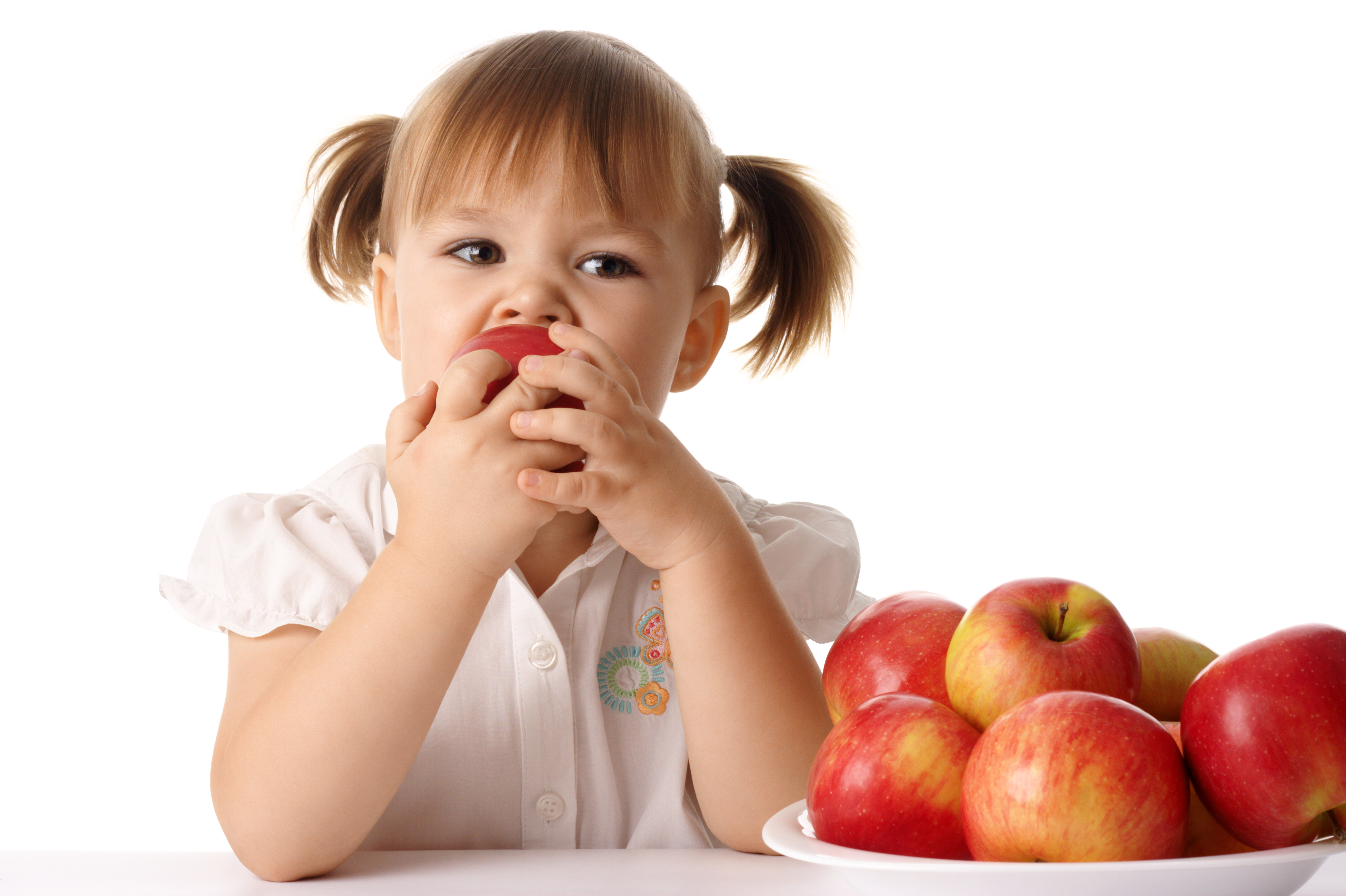 Ребенку можно свежее яблоко. Анемия у детей. Жда у детей. Железодефицитная анемия у детей. Фрукты для детей.
